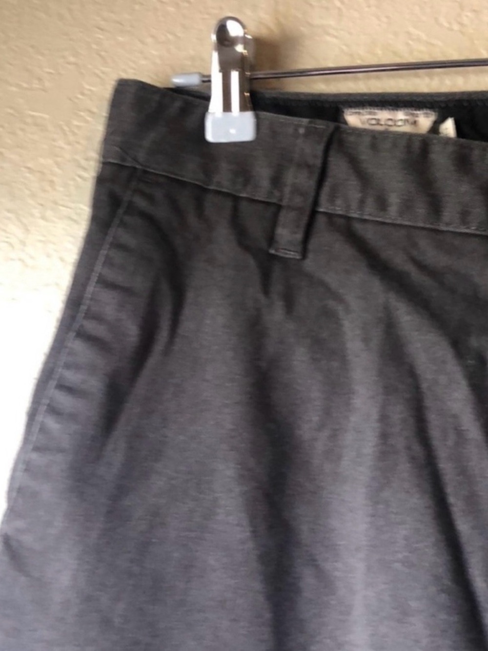 Volcom Shorts Men’s Black Flat Front Casual Classic Preppy Summer Shorts Size 30 - Picture 2 of 13